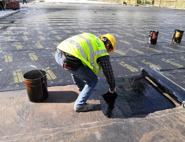 Wprowadzenie nieutwardzalnej gumowej powłoki bitumicznej NRB