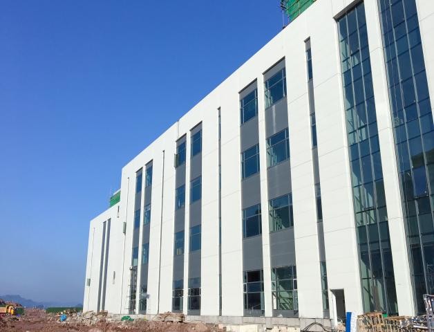 Powierzchnia dekoracyjna aluminiowej cewki pokrytej fluorowęglowodorem i nanopowłoką